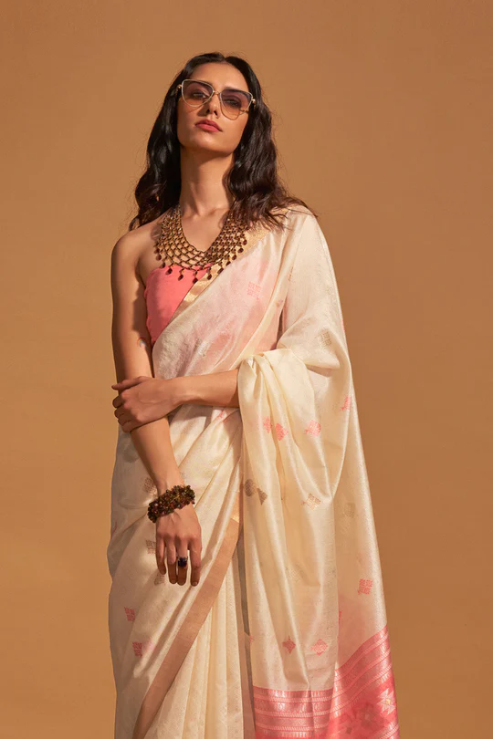Off White Banarasi Silk Saree With Blouse Piece - Image 3